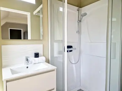 Salle de bains dans l'établissement L'Ermitage Smart