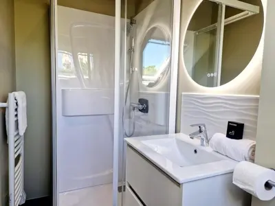 Salle de bains dans l'établissement L'Ermitage Scandi