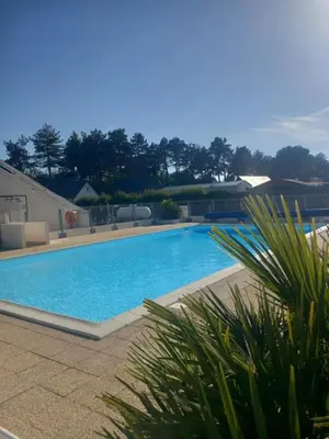 Piscine de l'établissement Chalet familial L'Abri Côtier ou située à proximité