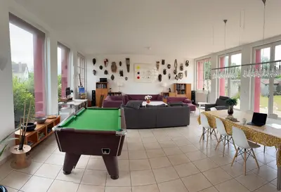 Billard dans l'établissement Spacious & bright property on D-Day Beaches