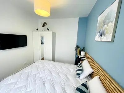 Télévision ou salle de divertissement dans l'établissement Rêve bleu au port avec parking gratuit