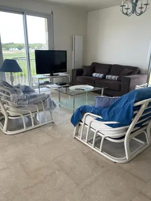 Télévision ou salle de divertissement dans l'établissement HolidayVilla50mFromBeach VillaDeVacancesPlage à50m