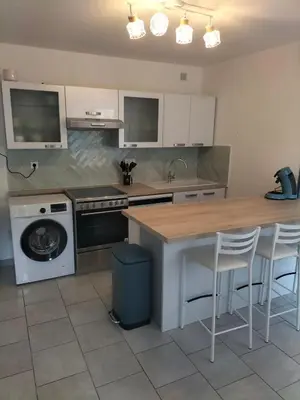 Cuisine ou kitchenette dans l'établissement Appartement avec cour privée