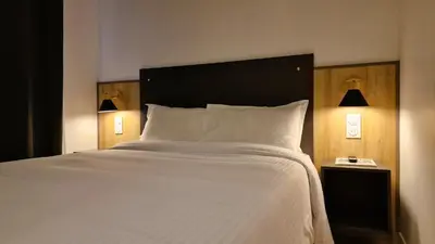 Un ou plusieurs lits dans un hébergement de l'établissement Hôtel Mary's - Caen Centre Gare Sncf