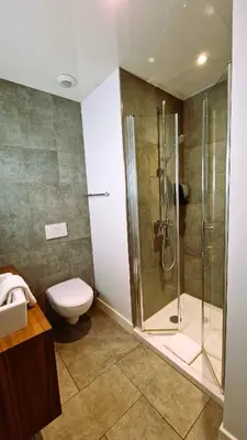 Salle de bains dans l'établissement Hôtel Mary's - Caen Centre Gare Sncf