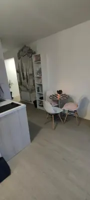 Coin salon dans l'établissement Appartement Le doux Viking, balcon & parking privé proche Zénith Caen