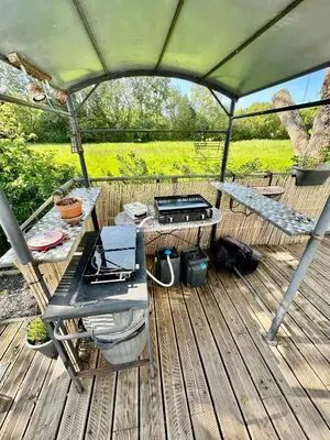 Jardin de l'établissement La Maison Bleue, cottage avec piscine