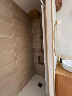 Salle de bains dans l'établissement Joli gîte familial