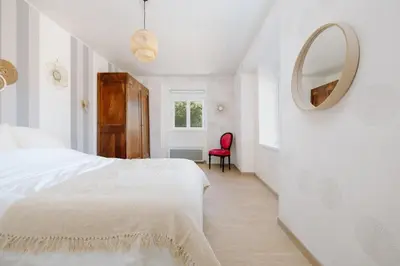 Un ou plusieurs lits dans un hébergement de l'établissement Maison spacieuse avec jardin - 10 min plage
