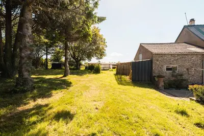 Jardin de l'établissement Maison spacieuse avec jardin - 10 min plage