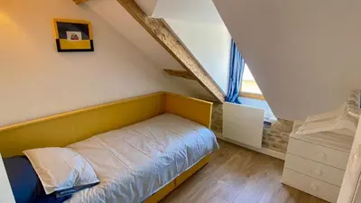 Un ou plusieurs lits dans un hébergement de l'établissement L'Hirondelle, charmante maisonnette vue mer