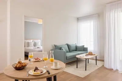 Coin salon dans l'établissement Quality Aparthotel Cherbourg