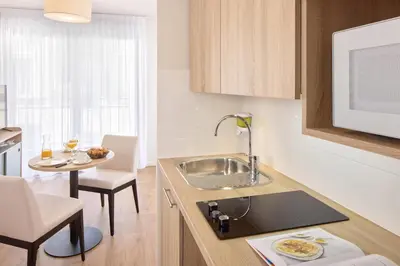 Cuisine ou kitchenette dans l'établissement Quality Aparthotel Cherbourg