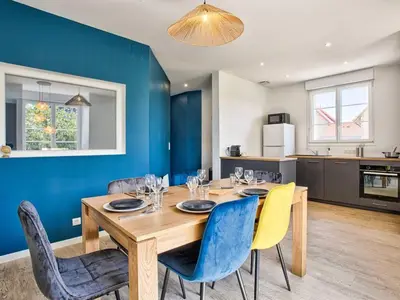 Cuisine ou kitchenette dans l'établissement Appartement charmant avec jardinet, proche plage, 2 chambres - FR-1-788-79