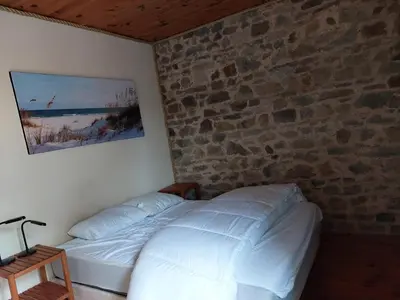 Un ou plusieurs lits dans un hébergement de l'établissement Gite Bourg HYENVILLE 2 etoiles