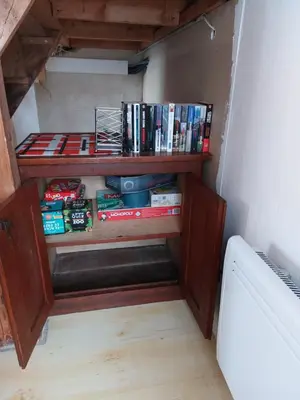 Bibliothèque dans la maison de vacances