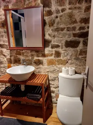 Salle de bains dans l'établissement Gite Bourg HYENVILLE 2 etoiles