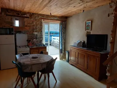Cuisine ou kitchenette dans l'établissement Gite Bourg HYENVILLE 2 etoiles