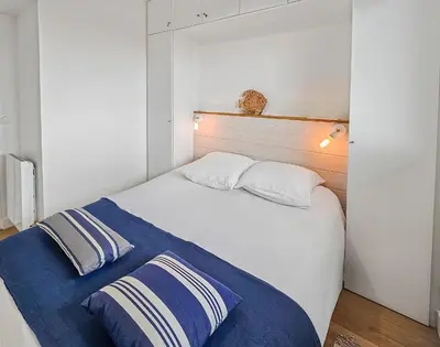 Un ou plusieurs lits dans un hébergement de l'établissement South-facing terrace, direct beach access