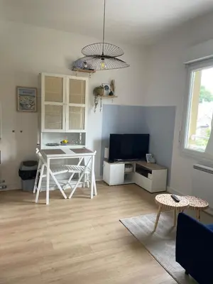Télévision ou salle de divertissement dans l'établissement Appartement Port la Houle avec Parking privé à 5min à pied