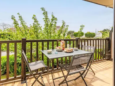 Balcon ou terrasse dans l'établissement Apartment Le Surcouf-3 by Interhome