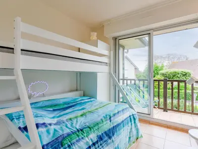 Un ou plusieurs lits dans un hébergement de l'établissement Apartment Le Surcouf-3 by Interhome