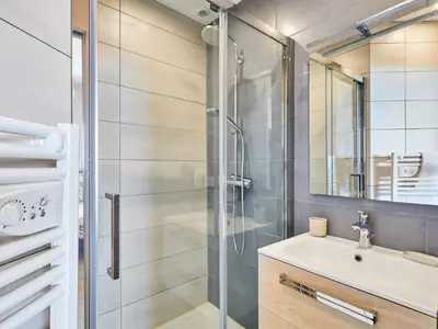 Salle de bains dans l'établissement Holiday Home La Surprise by Interhome