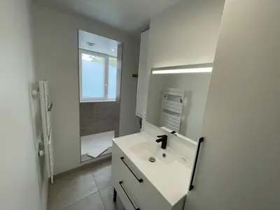 Salle de bains dans l'établissement Plein coeur de Caen, Emeraude