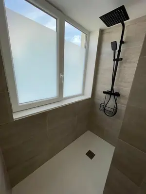 Salle de bains dans l'établissement Plein coeur de Caen, Emeraude