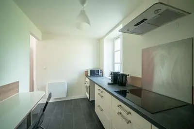 Cuisine ou kitchenette dans l'établissement La Brise de Mer - 10min de la Plage