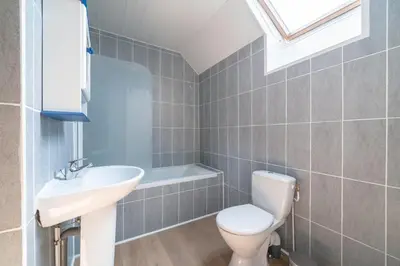 Salle de bains dans l'établissement La Brise de Mer - 10min de la Plage