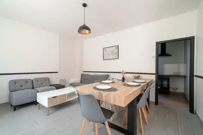 Coin salon dans l'établissement Le Logis d'Allonne - 10min de la Plage