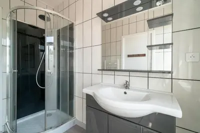 Salle de bains dans l'établissement Le Logis d'Allonne - 10min de la Plage