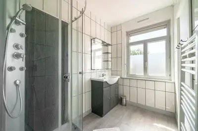 Salle de bains dans l'établissement Le Logis d'Allonne - 10min de la Plage
