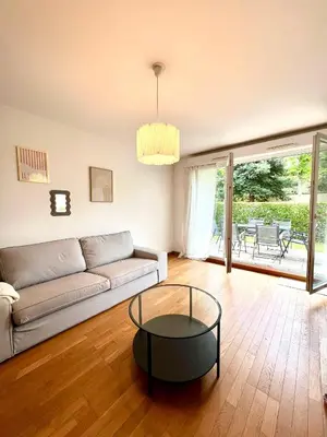 Coin salon dans l'établissement Appartement Spacieux avec jardin, à 5 min à pied de l'abbaye aux Dames et 10 min à pied du centre ville