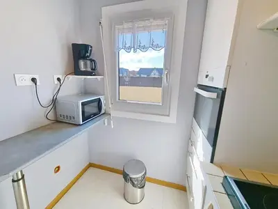 Cuisine ou kitchenette dans l'établissement Appartement cosy 4 pers proche mer avec parking - FR-1-746-34