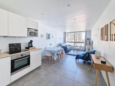 Cuisine ou kitchenette dans l'établissement Appartement avec parking et WIFI près de la mer - FR-1-746-33