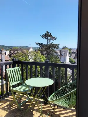 Balcon ou terrasse dans l'établissement Charmant Appartement proche mer et centre, calme, 4 pers