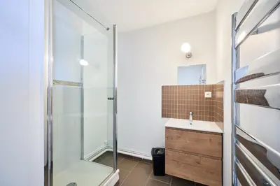 Salle de bains dans l'établissement Les Hirondelles - 800 m de la plage