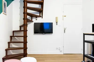 Télévision ou salle de divertissement dans l'établissement Duplex sur cour, Rue Caponière