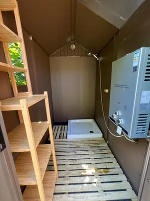 Salle de bains dans l'établissement Les Hulottes