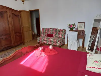 Coin salon dans l'établissement Logis du Château de Brecy