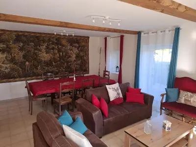 Coin salon dans l'établissement Logis du Château de Brecy