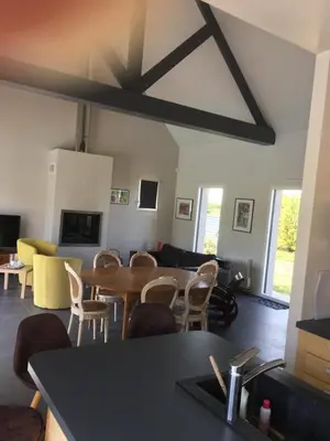 Télévision ou salle de divertissement dans l'établissement Beautiful villa with pool and stunning sea view
