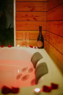 Plan de l'établissement Casa Gauda, Jacuzzi, détente et sérénité