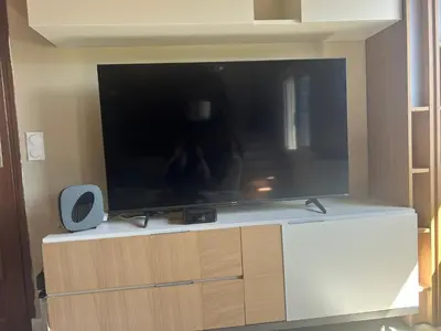 Télévision ou salle de divertissement dans l'établissement Maison 8 personnes vue sur le havre