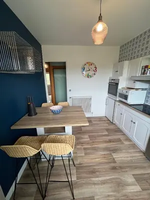 Cuisine ou kitchenette dans l'établissement Maison 8 personnes vue sur le havre