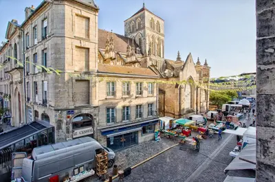 Vue générale sur Caen ou vue de la ville depuis l'appartement