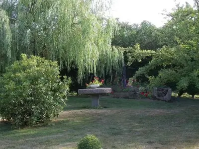 Jardin de l'établissement Le Mont Roti Chambres d’Hôtes