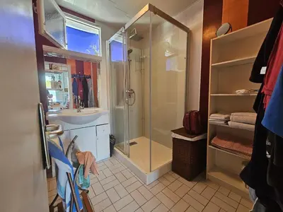 Salle de bains dans l'établissement La Maison Du Soleil Couchant - avec jardin - à 250 m de la plage - Véranda